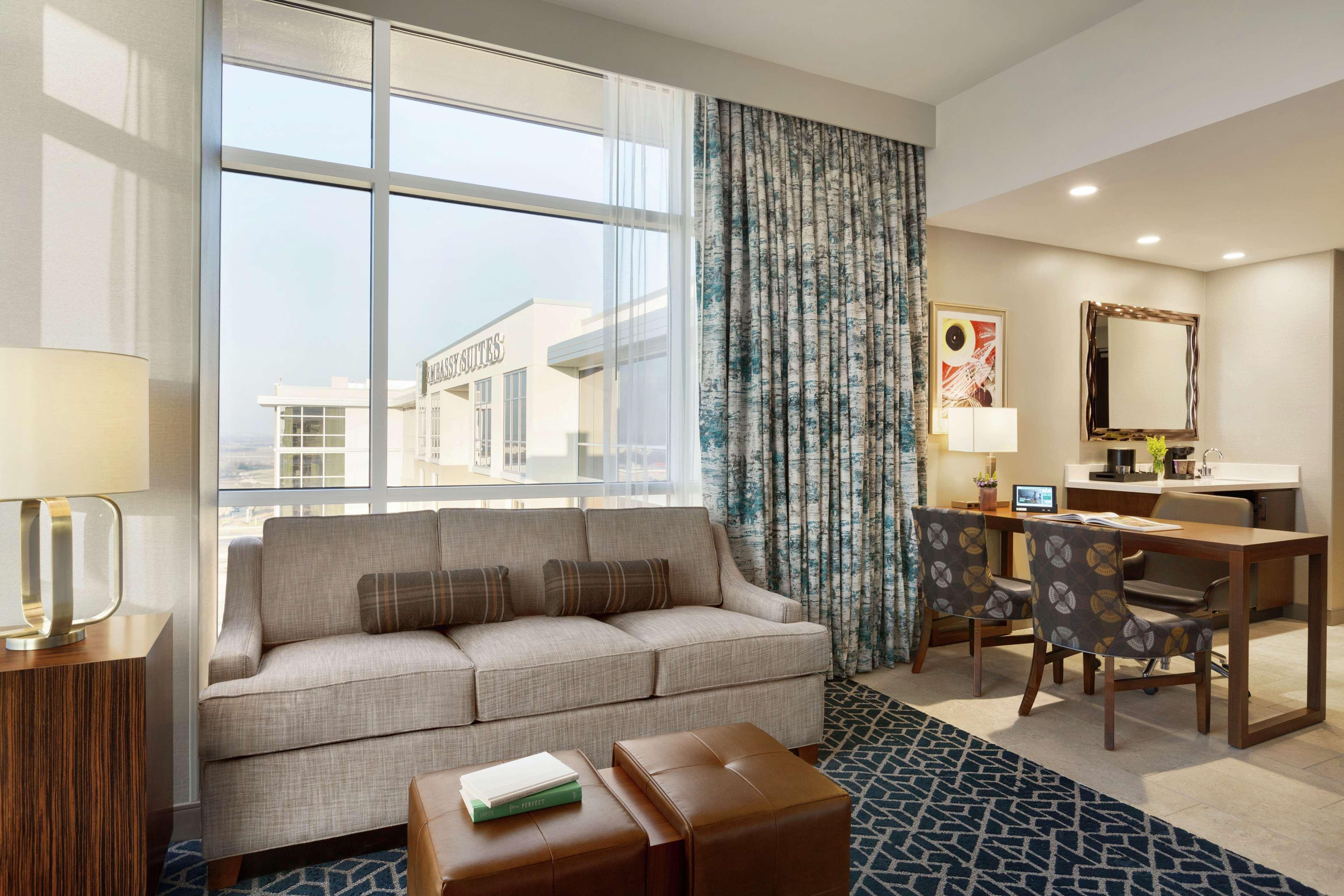 Embassy Suites By Hilton Denton Convention Center Luaran gambar