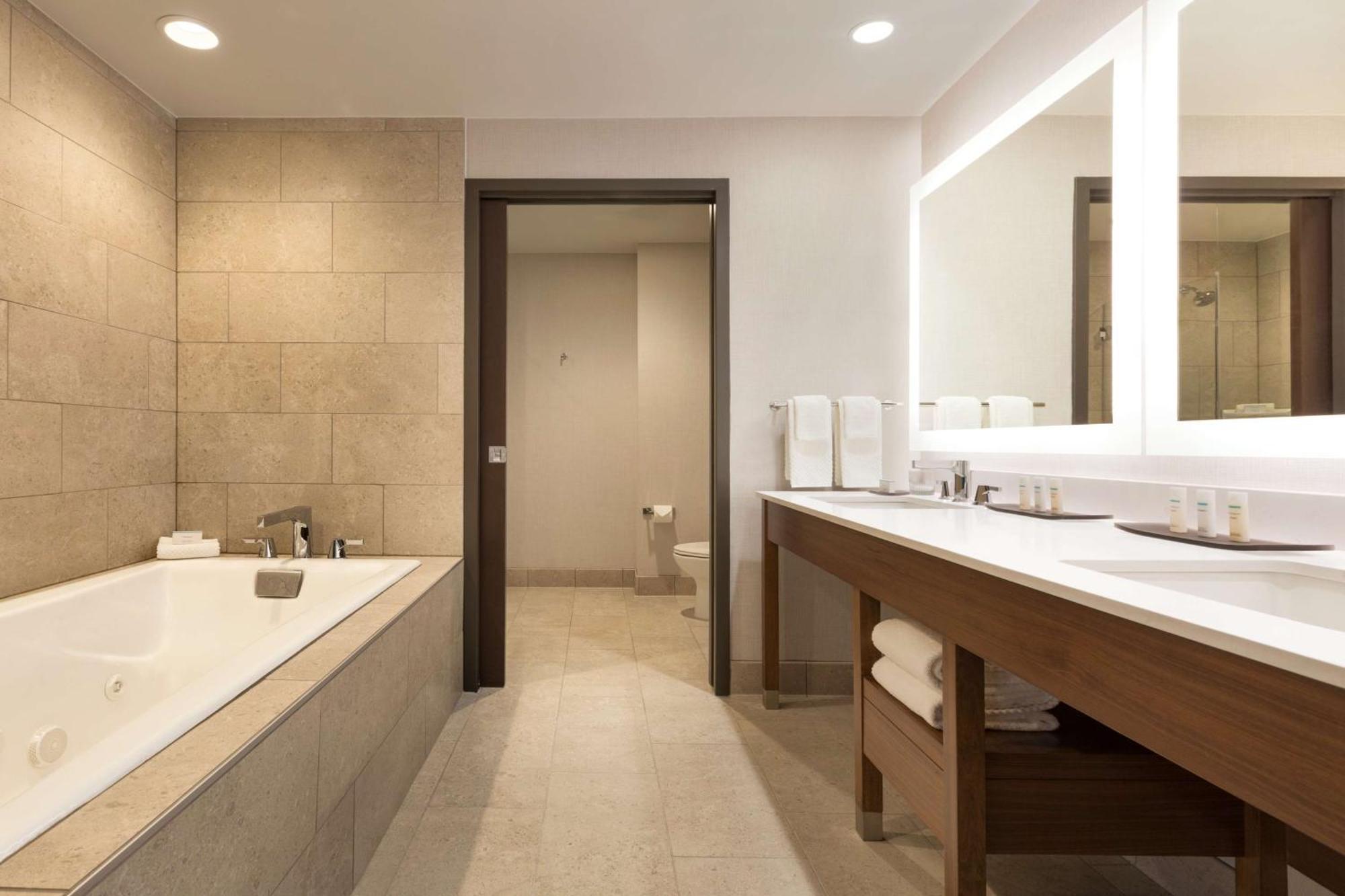 Embassy Suites By Hilton Denton Convention Center Luaran gambar