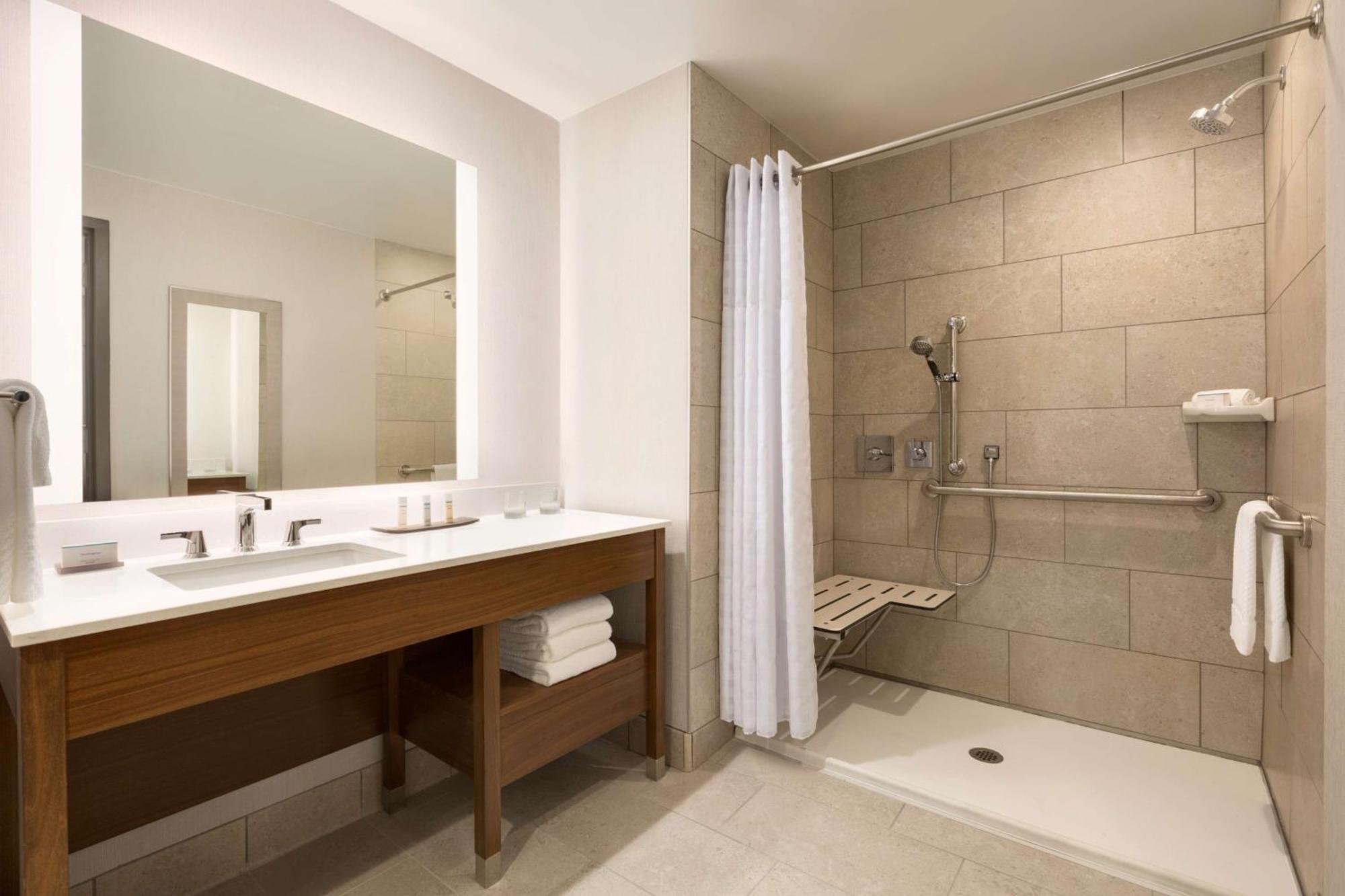 Embassy Suites By Hilton Denton Convention Center Luaran gambar