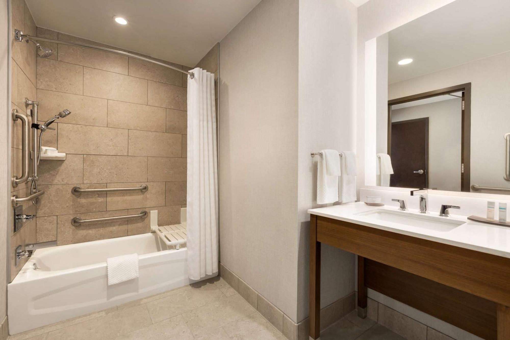 Embassy Suites By Hilton Denton Convention Center Luaran gambar